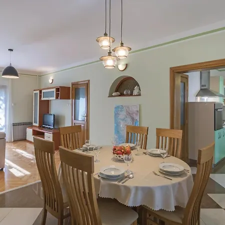 Holiday home Lovely In With Kitchen Zminj