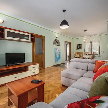 Holiday home Lovely In With Kitchen Zminj